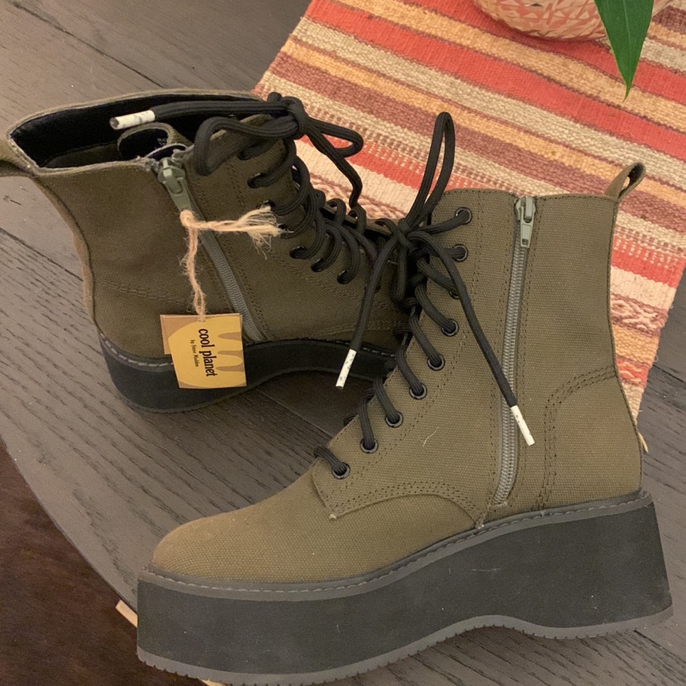 Cool Planet by Steve Madden stormy Platform Combat Boots Size 7M